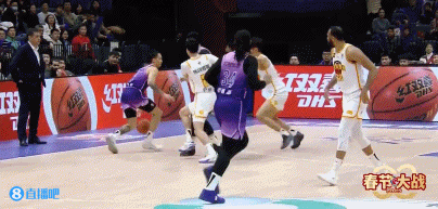 png电子🦅大鸟起飞！沈梓捷掩护后顺下 接球一步垫起左手战斧劈扣！