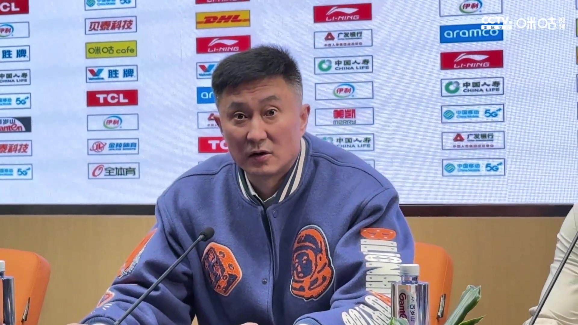 png电子网站杜锋：出色开局后球员想简单了 徐昕&王少杰与莫兰德差距仍很大