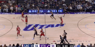 电子png游戏填平20分大坑！哈登抢断反击不中 鲍威尔补篮帮助球队反超比分