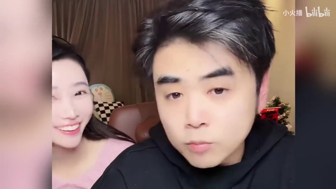 png电子平台推荐全是丝袜美腿？朱开被老婆抓现行！朱开回应：软件自动关注好奇怪