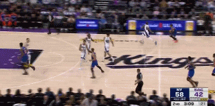 png电子网站闪转腾挪！布里奇斯大步流星杀向篮筐 空中拉杆隔人暴扣