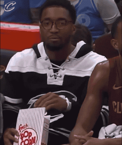 电子png游戏骑士落后18分仍逆转取15连胜！米切尔惬意看球狂炫爆米花😏🍿