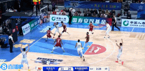 png电子网站真·遮天蔽日！周琦防守端脑后摘瓜 抓帽迪奥普并形成争球