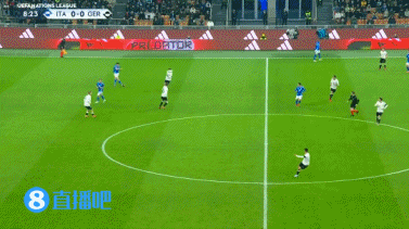 png电子平台意大利1-0领先德国！巴雷拉直塞打穿防线，托纳利推射破门