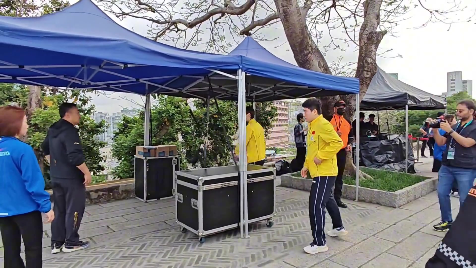 png电子官网刘国梁、王曼昱参加中国澳门大炮台“国球进公园”活动