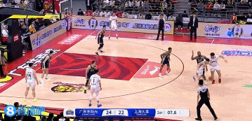 png电子平台外援对飙！洛夫顿强攻得手 吉伦沃特进三分后威尔逊飙中压哨三分