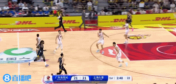 png电子一波反超！贝兹利连得5分&胡明轩借掩护长三分 广东11-0打停上海