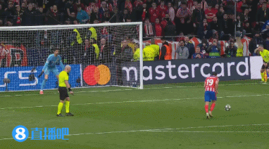 png电子官网🤔阿尔瓦雷斯点射破门后，西蒙尼做“两次触球”手势嘲讽皇马