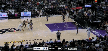 png电子双塔连线！浓眉中路突击送抛传 莱夫利垂直上升双手空接暴力灌筐