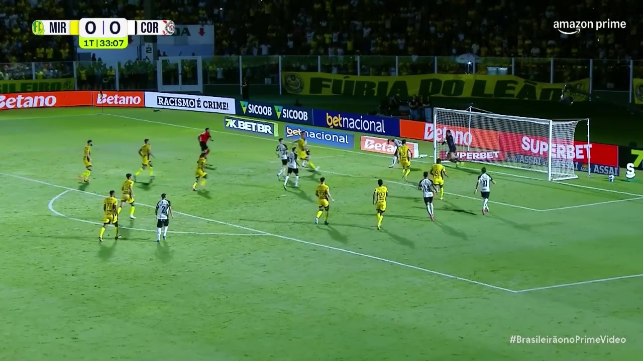 png电子平台非常不满！德佩巴甲勺子点球罚丢补射也偏，随后对手上前与其理论