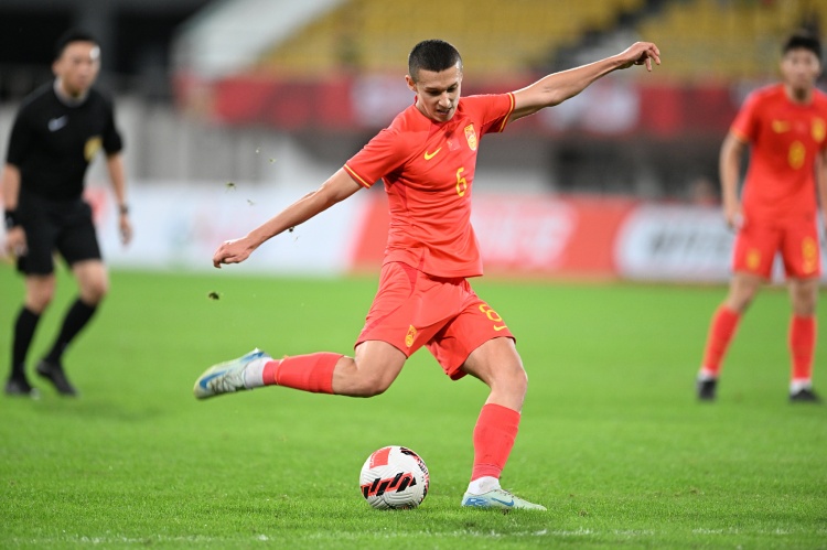 png电子官网体坛周报:葡甲劲旅波尔蒂芒人今夏转会窗酝酿求购依木兰