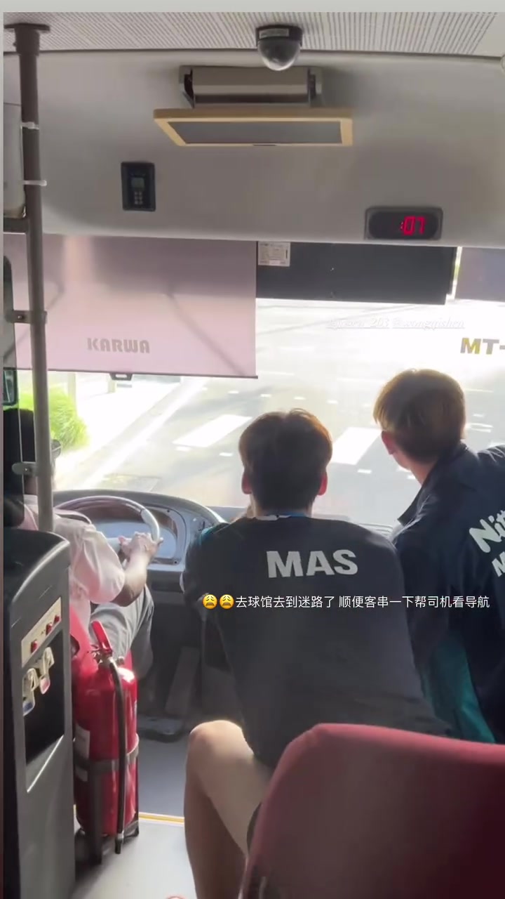 电子png游戏有被逗笑！世乒赛班车司机迷路，马来西亚选手帮忙导航+唱起Rap