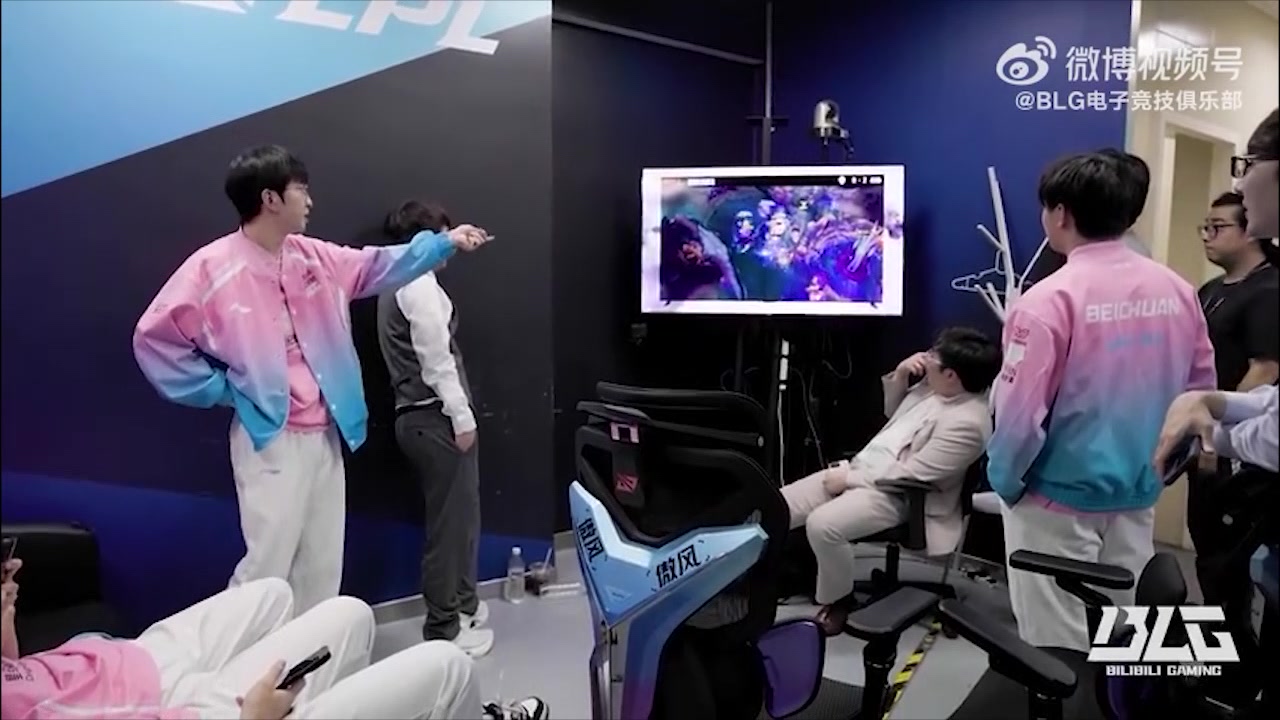 png电子官网Bin：4个MVP一把塞恩一把羊，在我们队里拿MVP有点难啊