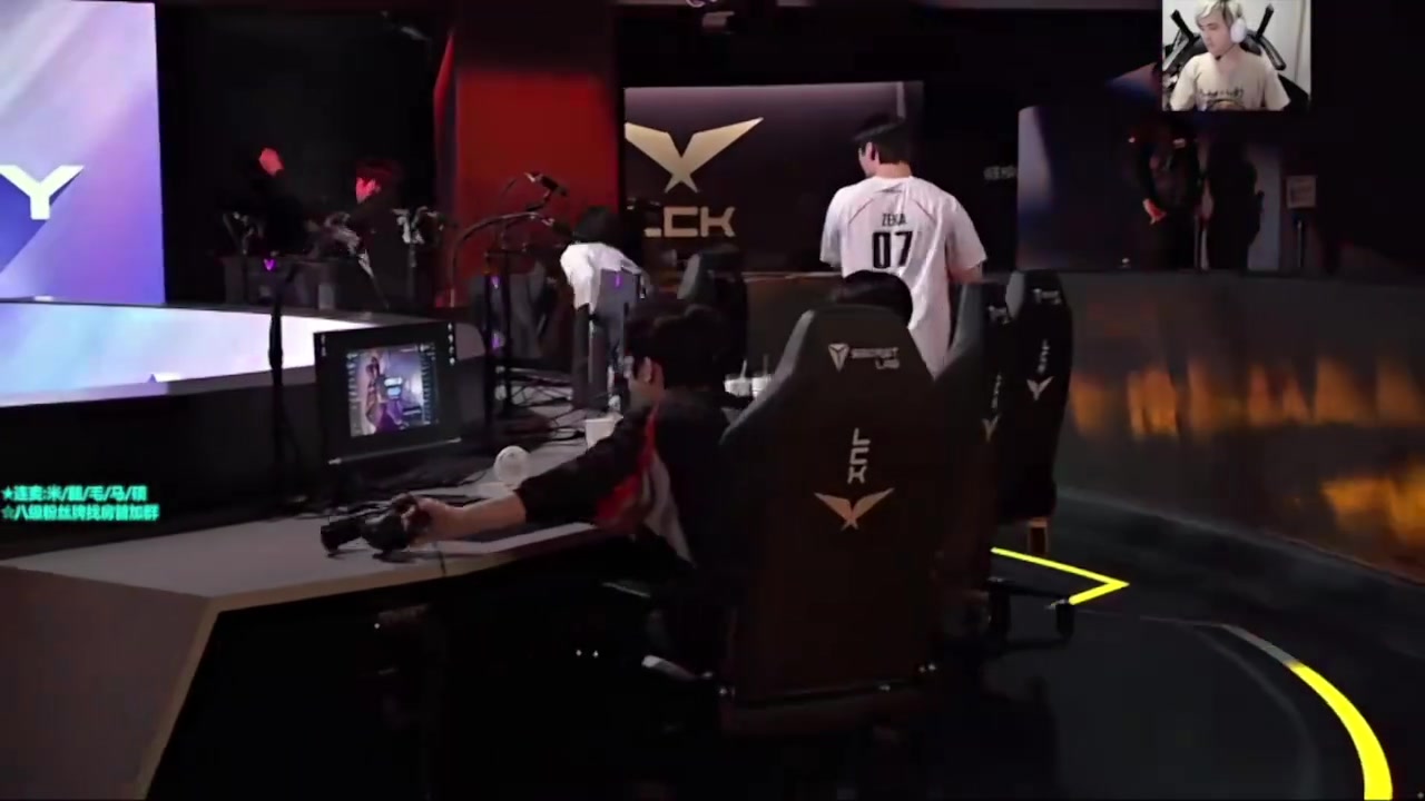 png电子平台记得：T1锁第三了，想去MSI的话得赢两个BO5