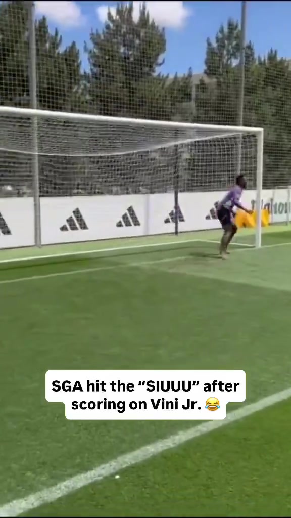 png电子网站😂亚历山大踢点球骗过维尼修斯罚入 模仿C罗SIUUU庆祝&哈登撒盐