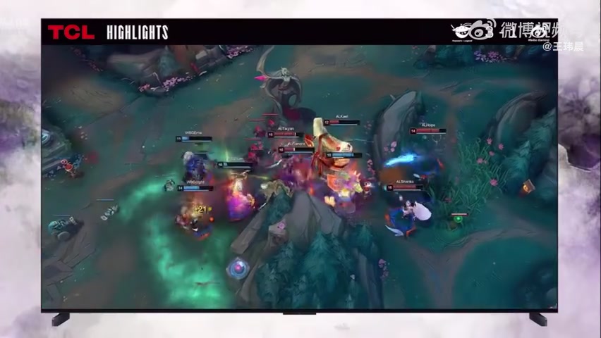 电子png游戏媒体人吐槽：LPL最强的卡莎不好说，最糯的一定是Light