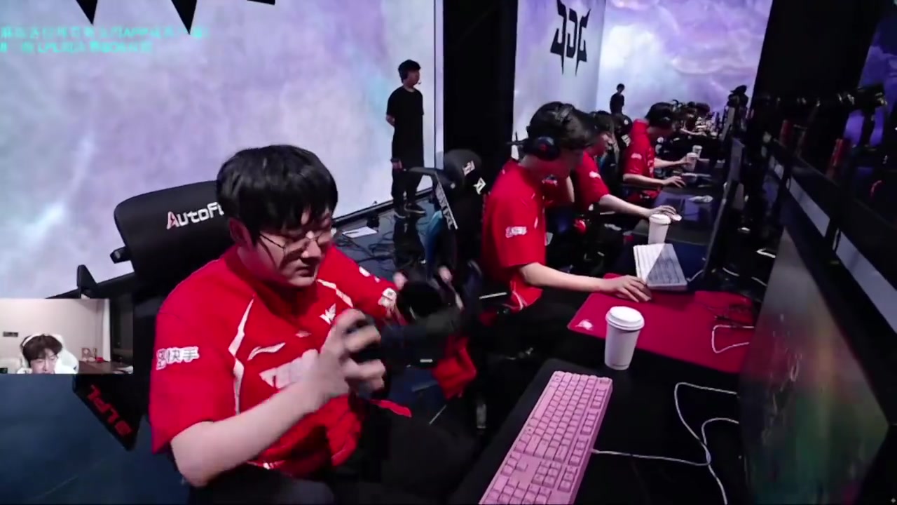 png电子官网957：JDG被WE率先拿到赛点？米勒：感觉WE有机会啊