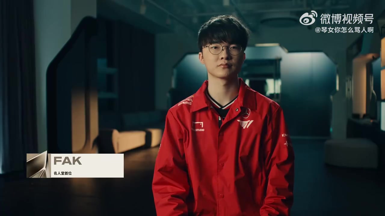 png电子网站Faker接受名人堂访谈："我非常尊重Uzi选手，我认为他是传奇👍"